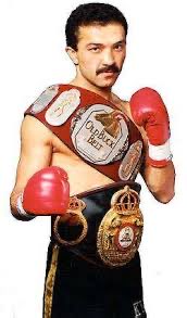 Orzubek Nazarov 👑🇰🇬 

WBA 135lb champion. 26-1 with 19KO’s. A stalking southpaw with two fisted power. A cold blooded assassin. He called out De La Hoya for a unification bout and the challenge went unanswered. Made 6 successful title defenses. Another IBHOF worthy fighter.