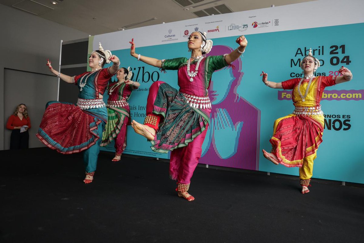 mincultura's tweet image. #AEstaHora| Hacemos parte del lanzamiento de la edición 38 de la Feria Internacional del Libro de Bogotá en Corferias. Este año, India es el país invitado de honor.