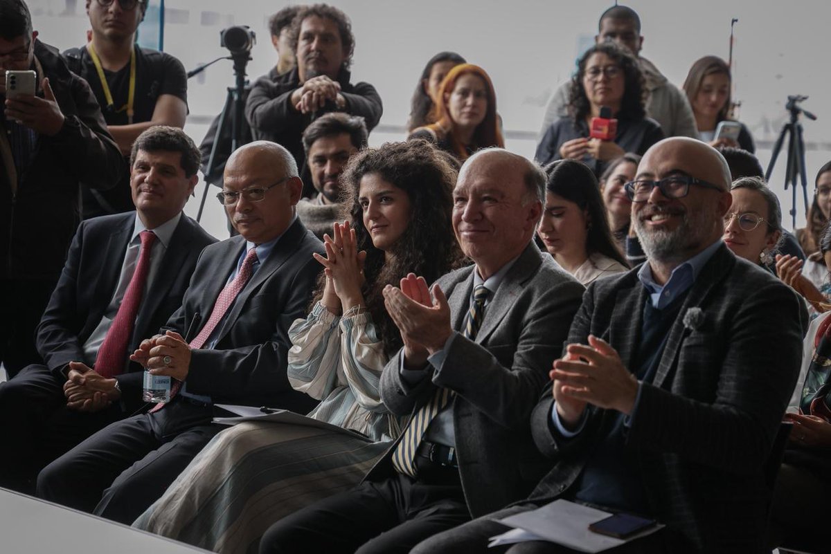 mincultura's tweet image. #AEstaHora| Hacemos parte del lanzamiento de la edición 38 de la Feria Internacional del Libro de Bogotá en Corferias. Este año, India es el país invitado de honor.