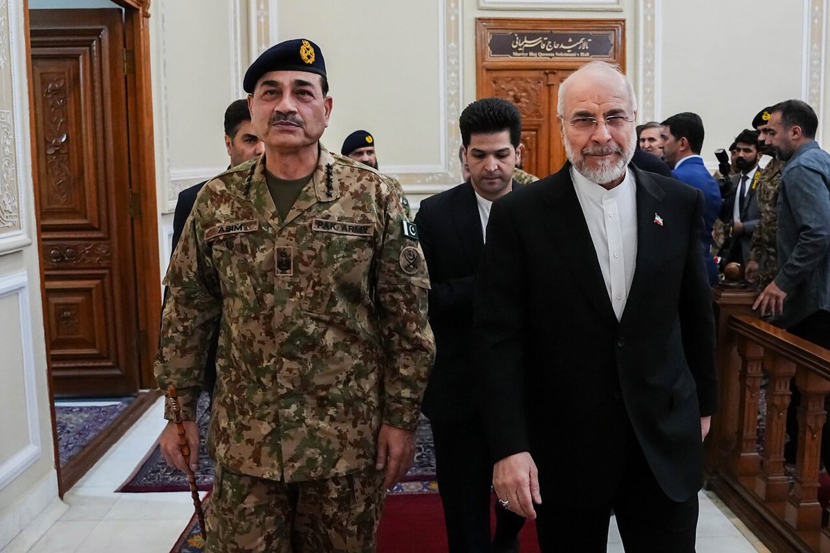 Iran_GOV's tweet image. Field Marshal Asim Munir, Pakistan’s Army Chief, met with Speaker of Parliament @mb_ghalibaf  in Tehran on Thursday, holding talks during his official visit to Iran. #Iran #Pakistan