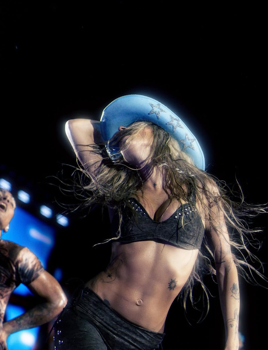 TINIOnTours's tweet image. 🛸 TINI se presentará en el Arena CMDX de México con capacidad para 22.000 personas! 🇲🇽 #FUTTTURA