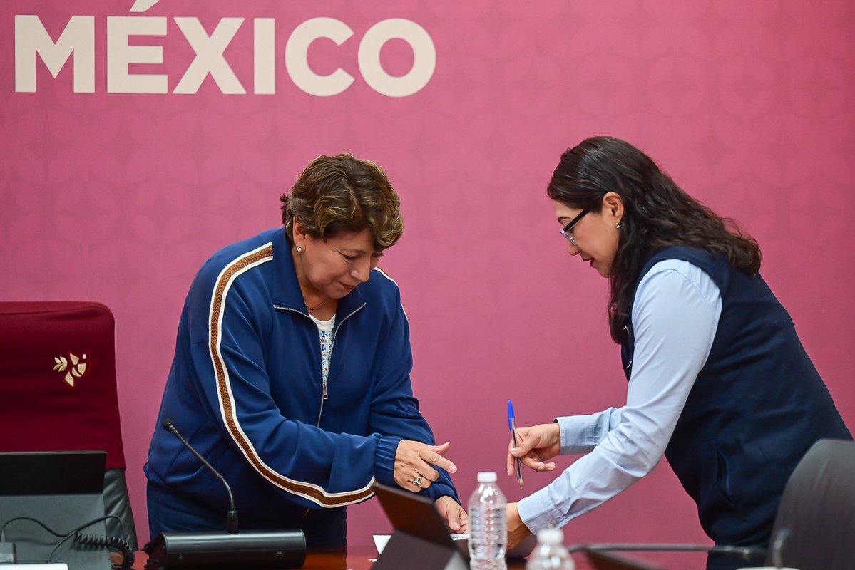 delfinagomeza's tweet image. La suma de esfuerzos permite que sigamos transformando al #EdoMex.
En la Mesa de Paz de esta mañana acordamos fortalecer el trabajo en equipo que hemos venido realizando por la tranquilidad de las familias mexiquenses.
#ElPoderDeServir