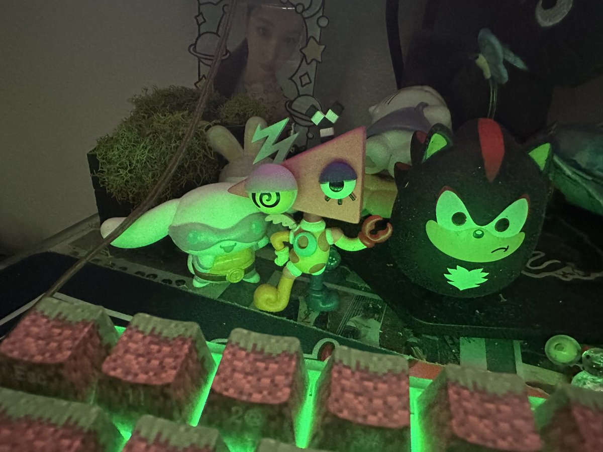 MOE 🍉 girlfailure galleon tweet media