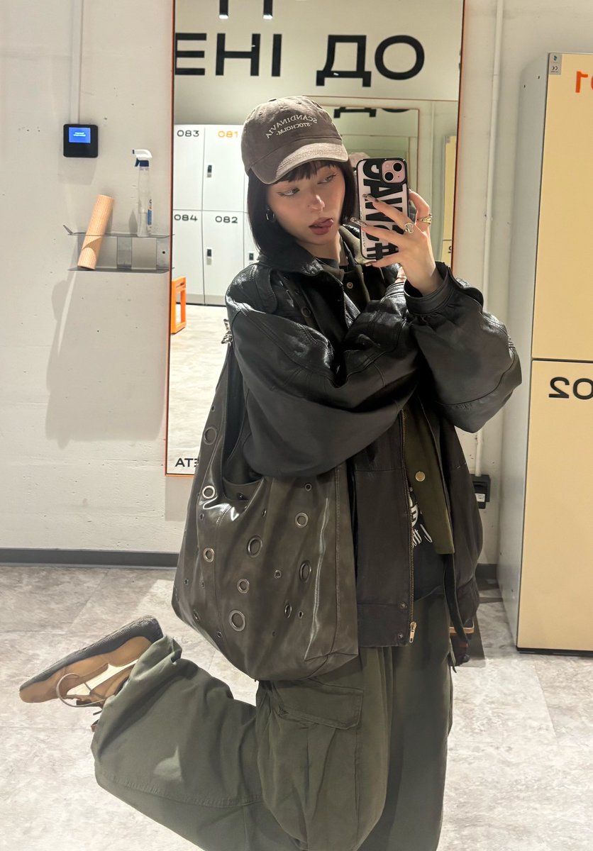 аня кчау tweet media