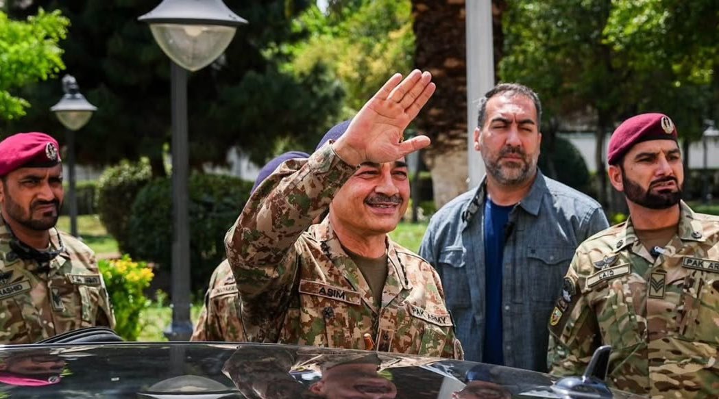 PakistanFauj's tweet image. Field Marshal Syed Asim Munir, NI (M), HJ, #COAS &amp;amp; CDF of #Pakistan’s visit to Tehran, #Iran 

@OfficialDGISPR #AsimMunir #ISPR