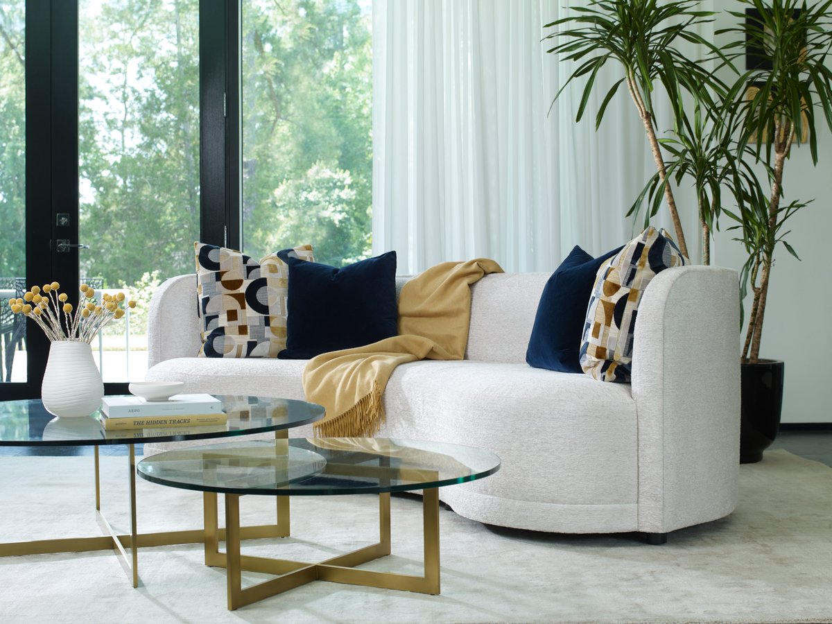 coloradostyle's tweet image. Bring softness and flow to a modern living room—prefect for your Colorado home.

Explore custom sofas + sectionals at our Denver furniture store.

#DenverFurniture #CurvedSofa #ModernLivingRoom #ColoradoHomes