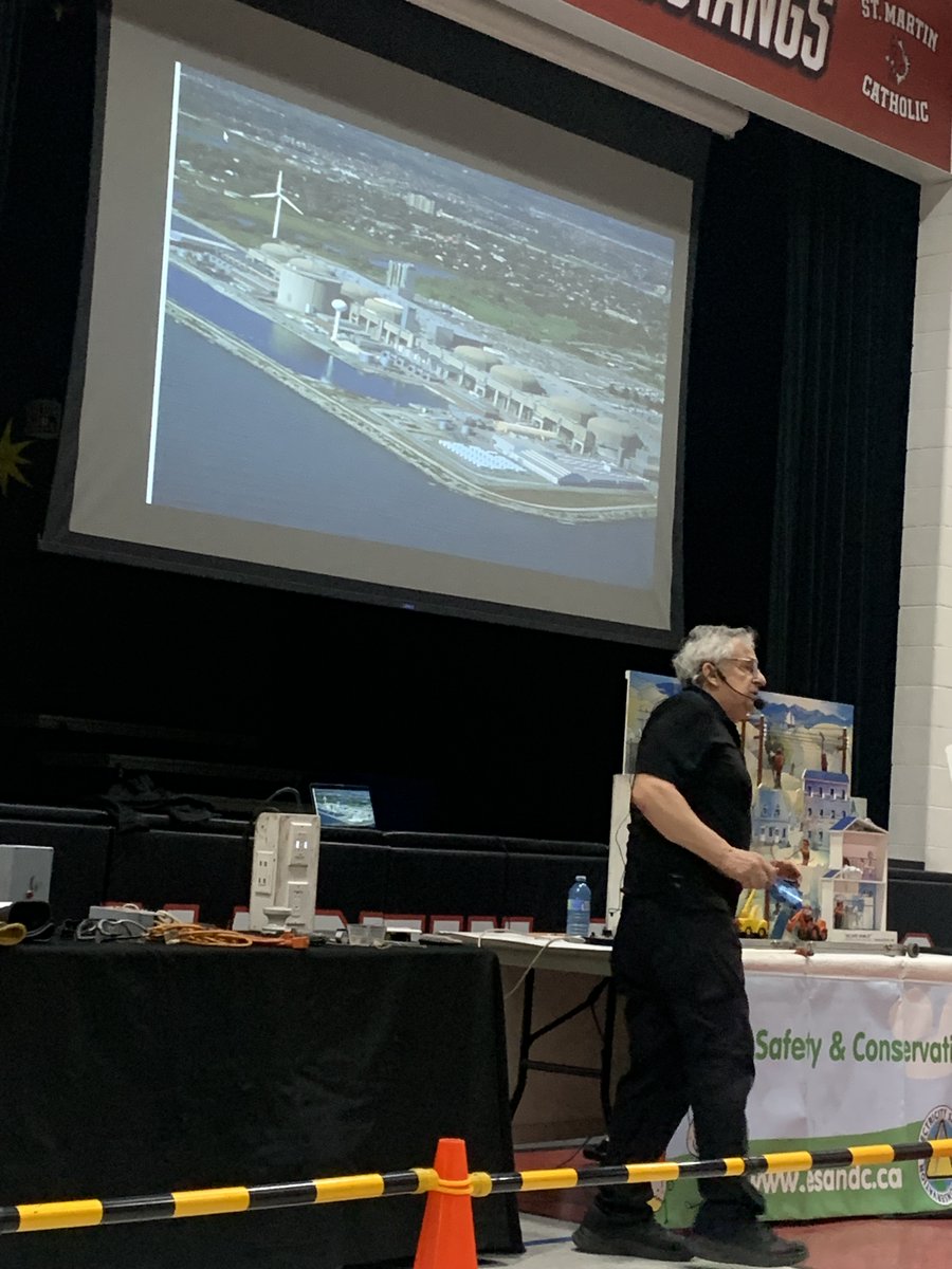 ElectricitySaf1's tweet photo. ⚡️Today Fern and @NPEIHydro lit up the gym @MustangsMartin!
Staff and students learned how to stay safe around electricity through true stories and hands-on experiments (and yes… the pickle made an appearance 👀🥒)
#ElectricitySafety #HandsOnLearning #STEM #SchoolPrograms https://t.co/b7XW5jXCh9
