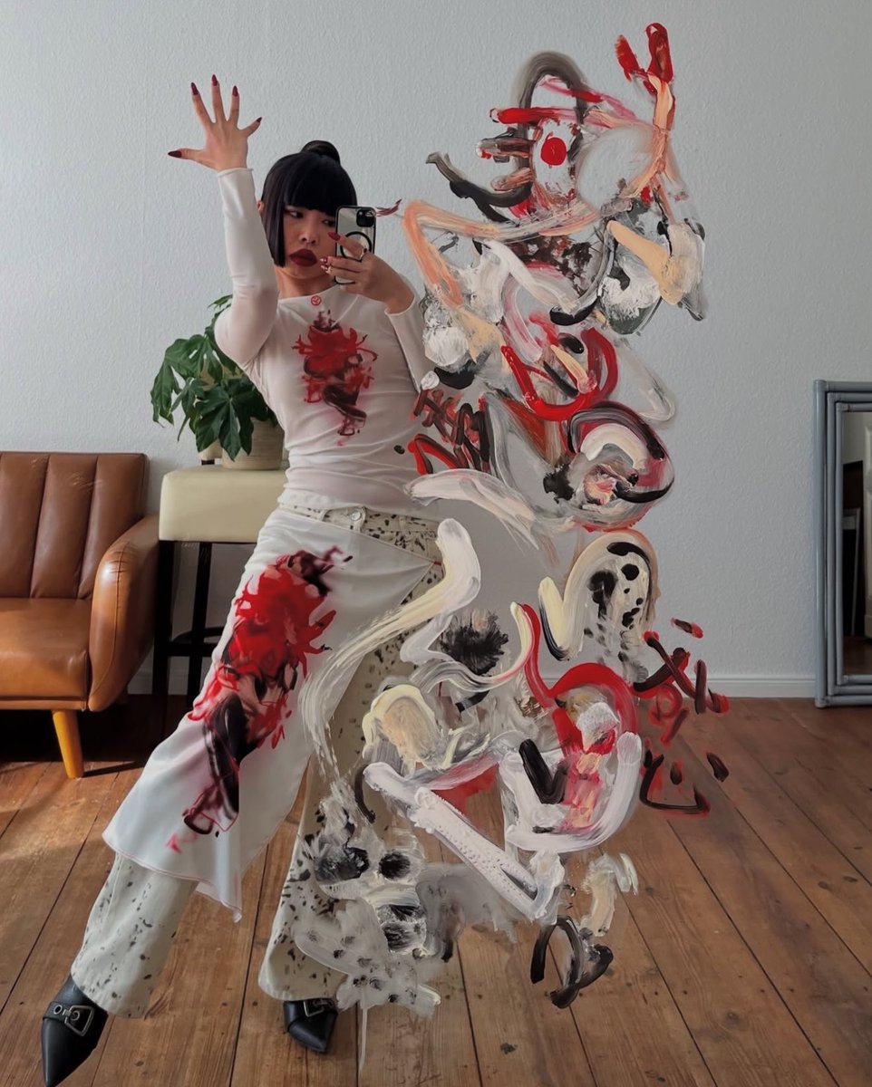 Outlander Magazine tweet media