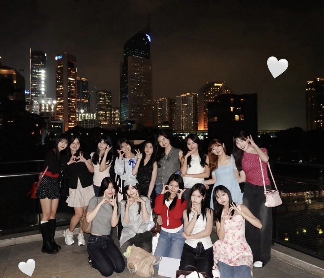 maulana6496's tweet photo. Tim Love💖🫶🏻
#jeketiselcaday #jsd #timlove 

@A_FionyJKT48 @C_IndahJKT48 @AU_LiaJKT48 @AR_AnindyaJKT48 @AA_AlyaJKT48 @N_CathyJKT48 @Elin_JKT48 @Y_CynthiaJKT48 @Gracie_JKT48 @Michie_JKT48 @AR_LanaJKT48 @RFritzy_JKT48 @Lily_JKT48 @SNayla_JKT48 @JTrisha_JKT48 https://t.co/RbcRge0FGC