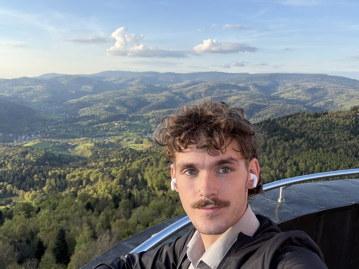 calebsfleur's tweet photo. Qui touche son ver à baden-baden https://t.co/FRUKzAmJj4