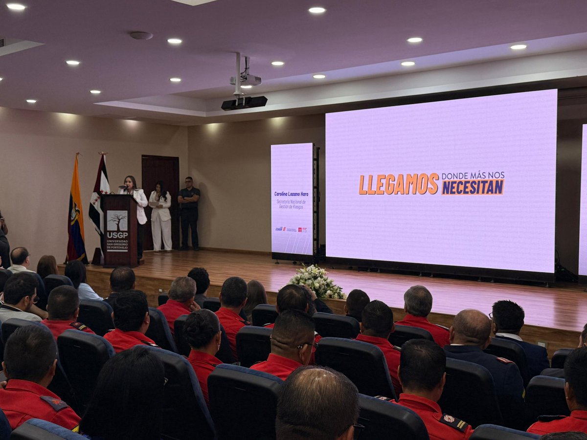 CaroLozanoHaro's tweet photo. Foro Nacional 16A | Una década de transformación en la gestión de riesgos 

Hace 10 años, el 16A nos cambió para siempre. Hoy no solo recordamos. Hoy reafirmamos algo que aprendimos para siempre: cuidar la vida no puede esperar a la emergencia.

He visto de cerca esa valentía: gente que lo perdió todo y aun así se levantó, comunidades que no se soltaron, manos que ayudaron sin preguntar.

Seguimos aquí, trabajando con ese compromiso intacto. Por ellos, por sus familias y por todo el Ecuador.🇪🇨💜

@Riesgos_Ec