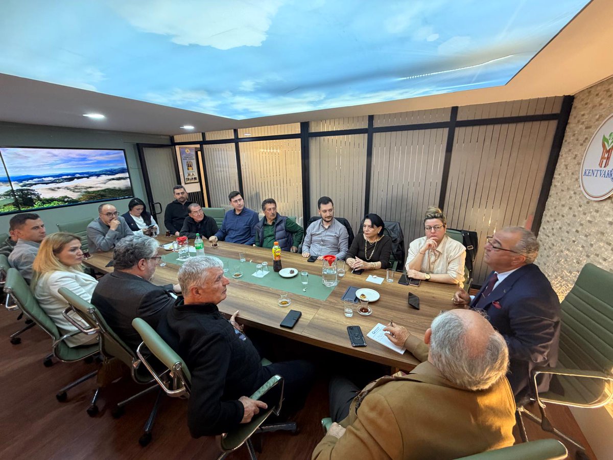 MurtezaogluH's tweet photo. Bugün Karadeniz Konfederasyonumuzun değerli yönetim kurulu üyeleri ile derneğimizin faaliyetlerini görüşmek üzere genel merkezimizde toplantı gerçekleştirdik. https://t.co/26F0yxa5Eg