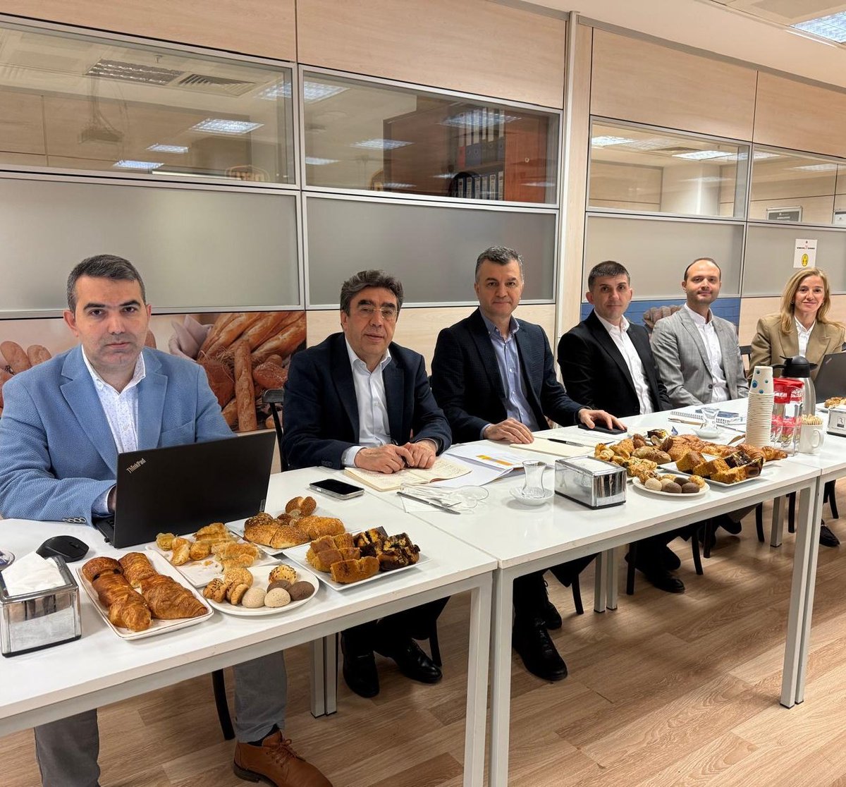 Donuk Fırıncılık (DFU) Toplu İş Sözleşmesi’nde Anlaşma Sağlandı

Sendikamız ile Donuk Fırıncılık (DFU) arasında yürütülen toplu iş sözleşmesi görüşmeleri, taraflar arasında gerçekleştirilen son oturumun ardından anlaşmayla sonuçlandı.

Detaylar;
ozgidais.org.tr/makale/6075/do…