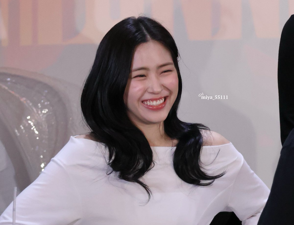 260417 
Happy birthday to Ryujin🎂
🐱Smile 
#ITZY #있지  #Ryujin #류진  
#봄이_왜_따뜻한가했는데_류진이가_태어났구나
#EP25_StarringRYUJIN