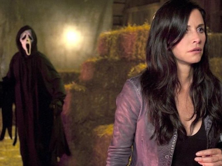 Juanjotours's tweet image. 15 años de #Scream4 🥳. Considero que esta película durante su estreno en 2011 fue una las entregas más infravalorada de la franquicia, sin embargo, años después y hasta hoy día mucho la consideran como una de las mejores de la saga #scream .