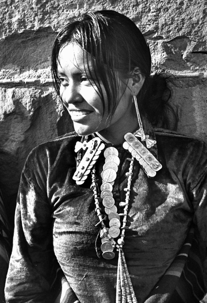 Tradure24's tweet photo. <Navajo (Diné) migrated from western Canada and settled in the Southwest between roughly 1200 A.D. and 1500 A.D..>  

Colonial savages, the Navajo, enslaved Anazazi, stealing their land.   

When will there be justice? https://t.co/Y4RTrNl8YO