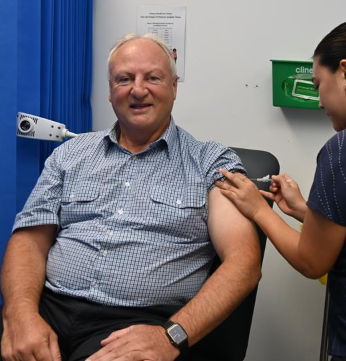 Iam99Hachuin's tweet photo. NT Minister for 'health' today - "getting the flu shot protects you" and urges all over 6mths to get it. https://t.co/GREEfJW7sd https://t.co/vwFWrJQUBb