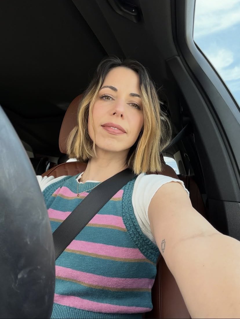 wistfulpanda's tweet photo. have you ever seen a woman so beautiful you started crying!!! LAURA BAILEY😍💜 https://t.co/y5zGuCfWMi