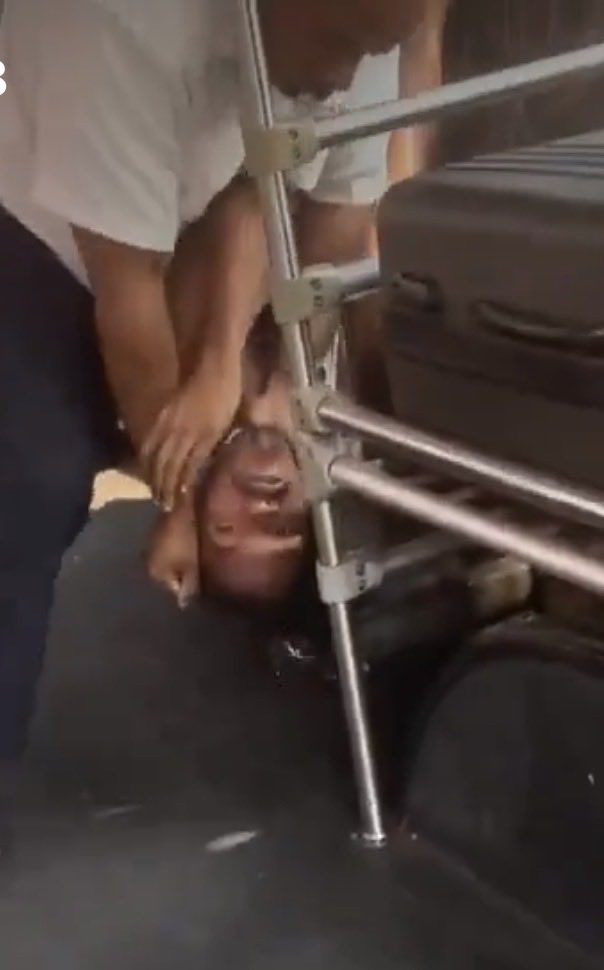 ace_9292's tweet photo. @OnlyFights__ *Record Scratch* 

“Yep… that’s me… you’re probably wondering what I did to get myself in this position” https://t.co/2wLeoANSqR