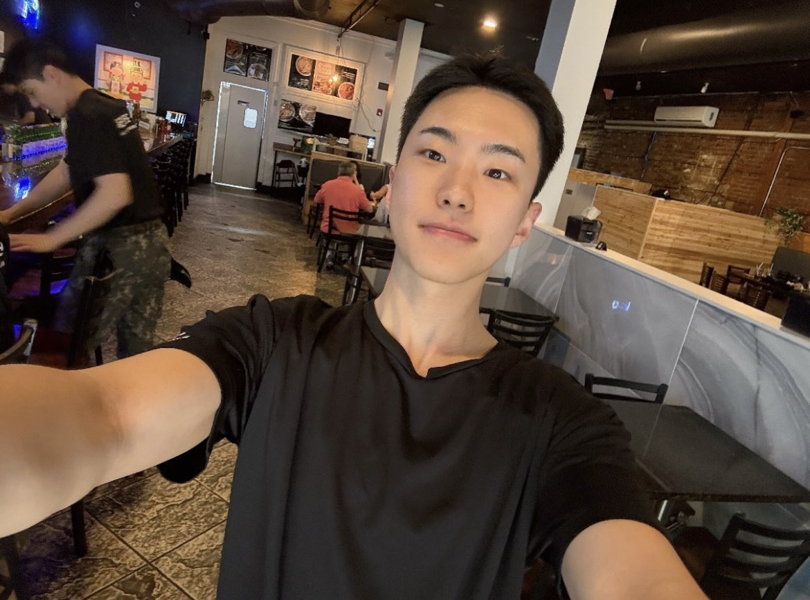 jiheon day! ς(◝‿◜.)ఇ 🦖🍒🍀 tweet media