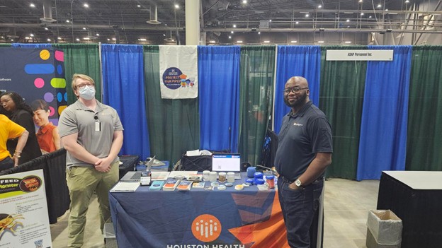 HoustonHealth's tweet image. From first conversations to real impact—1,300+ connections made, one message shared: Protect Our Pipes. 🛠️

Our FOG team brought the energy to the HAA Expo, helping prevent sewer blockages across Houston.

#HoustonHealth #HealthMatters
