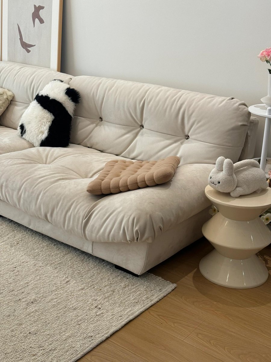 Murat170054's tweet image. Just folded a mountain of laundry—now my couch looks like a cloud, not a chaos cloud.  #LaundryWin #HomeVibes