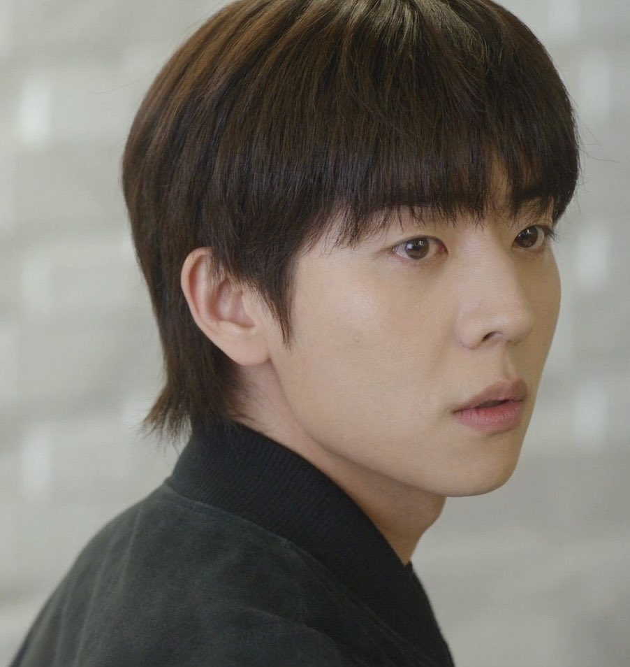 ユーリ tweet media