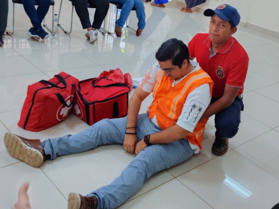 InformativoJNic's tweet photo. 🏛️ En el Complejo Judicial de #Masaya, en el marco del Curso Multi-Enfoque de Brigadas Municipales e Institucionales, se desarrolló la clase práctica sobre “Métodos para el transporte de personas lesionadas” 🚑🩹 https://t.co/0EdREXwjUg