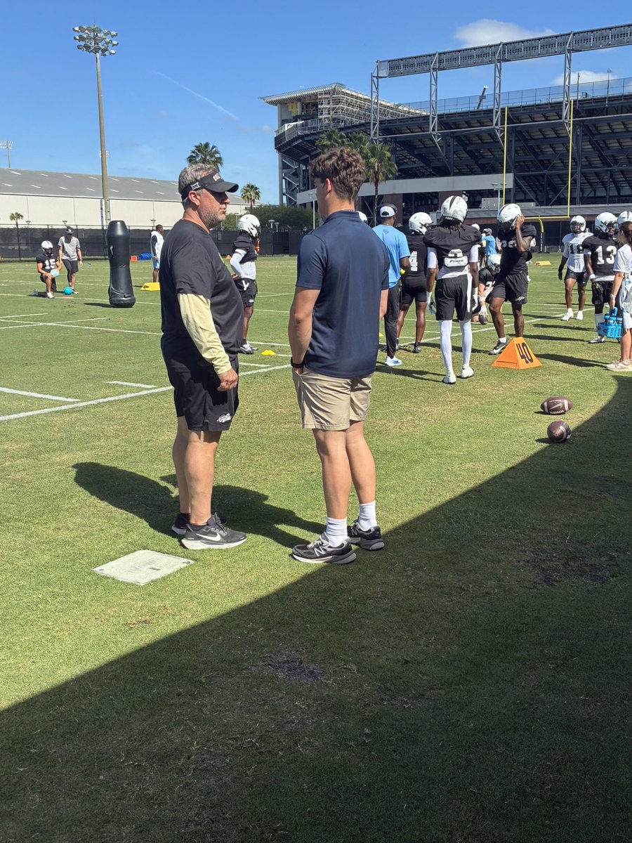brettbearden44's tweet photo. Thanks @UCF_Recruiting @UCF_Football for hosting me today at practice. I enjoyed meeting with @CoachDOnofrio and Coach Frost. I look forward to getting back there soon. @DeshawnBrownInc @AlphaSportzG @Bolles_Football @CoachRGarth @CoachKornDawg @CoachGrinch https://t.co/FXmZ8WtUo4