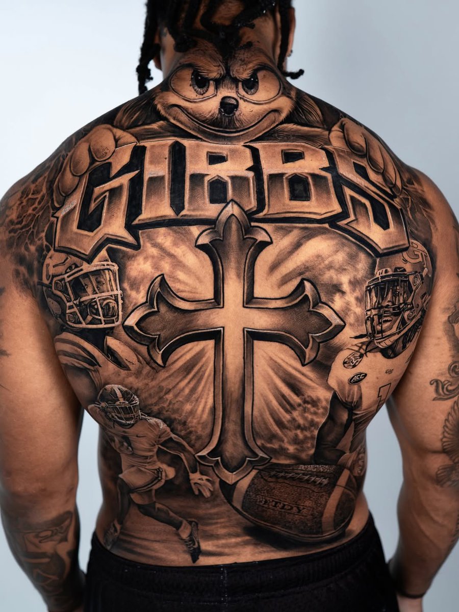 NFL_DovKleiman's tweet photo. Insane: Lions star RB Jahmyr Gibbs got his entire back tattooed over many hours by multiple artists this offseason.

This matches his former teammate's tattoo of David Montgomery.

David and Jahmyr were closer than brothers in Detroit.

One of the nicest tattoos you will ever see 🔥