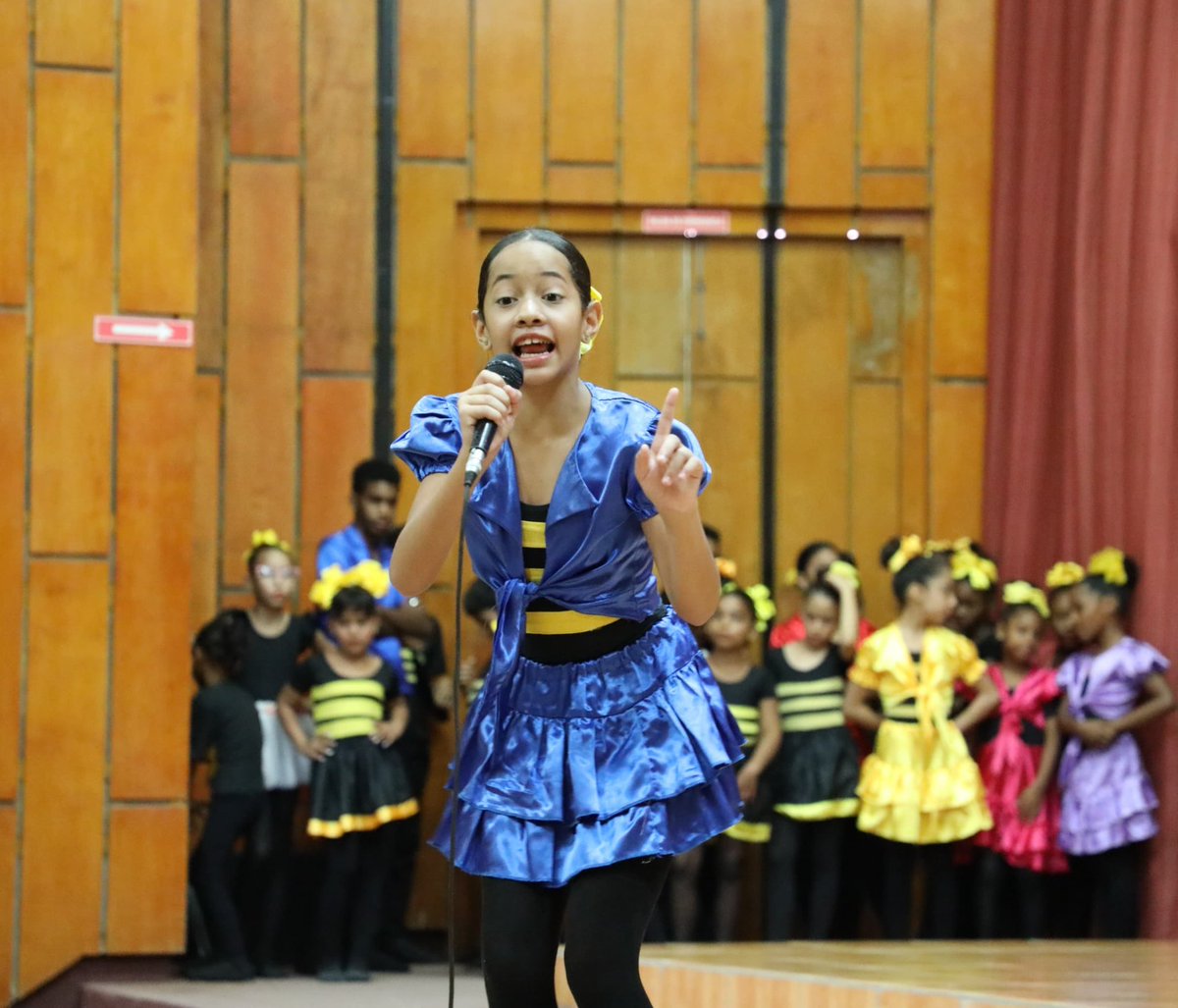 La Colmenita Guantánamo compartió su arte en el encuentro conmemorativo por el 65 aniversario de la constitución del Partido Comunista de Cuba, que tuvo lugar en la sede del PCC en el territorio.

(📸: Fotos: Periódico Venceremos).