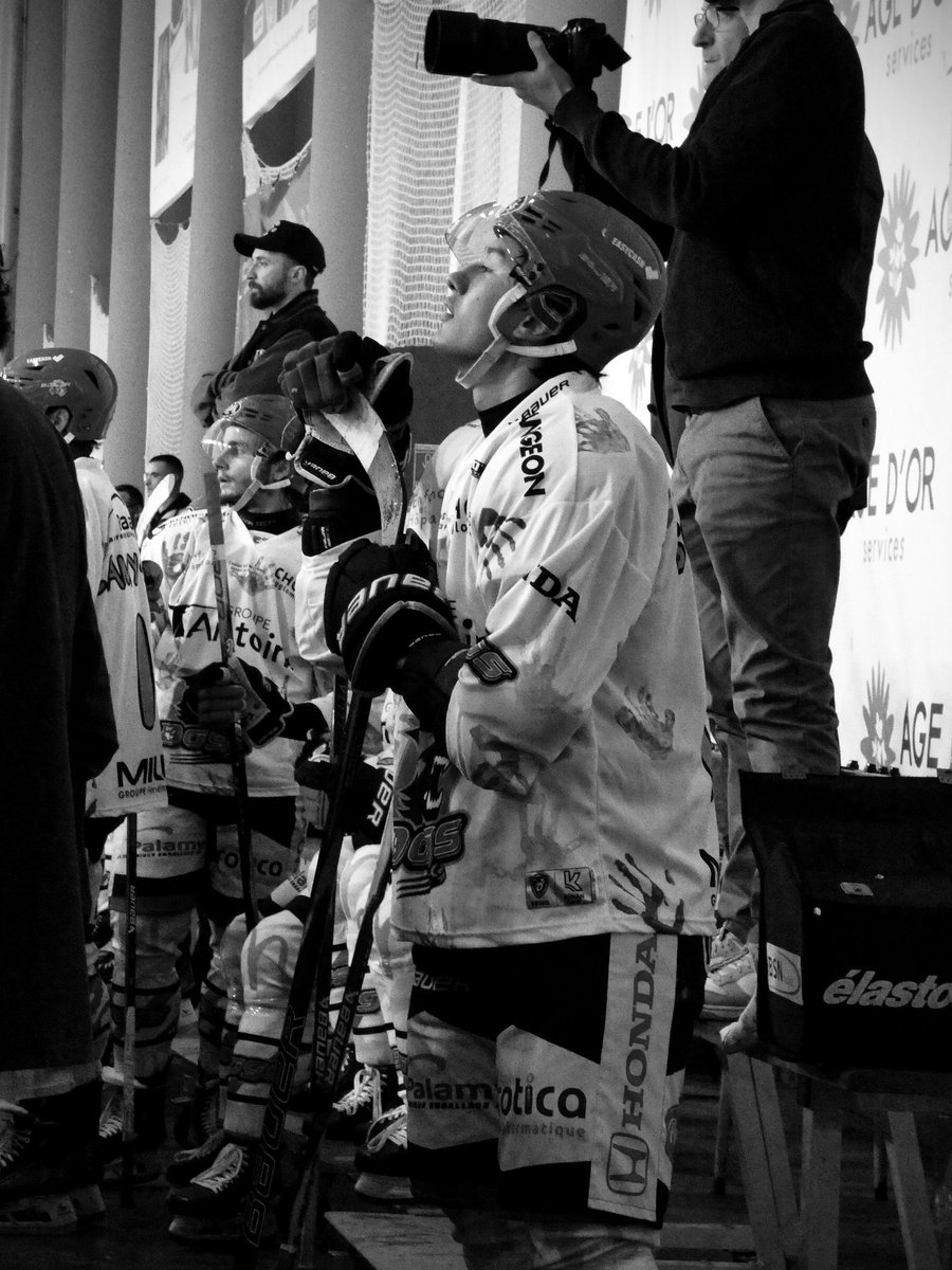 M8 𝒟𝒶𝓇𝒸𝓎 🦋 tweet media