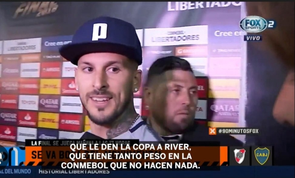 La operación de prensa que hizo hoy Boca mandando a TRES jugadores a condicionar el árbitraje del domingo para ser favorecidos, me trae un hermoso recuerdo. Aunque aquella vez tenía más sentido porqué estaba en juego el título más importante de la historia de ambos clubes.