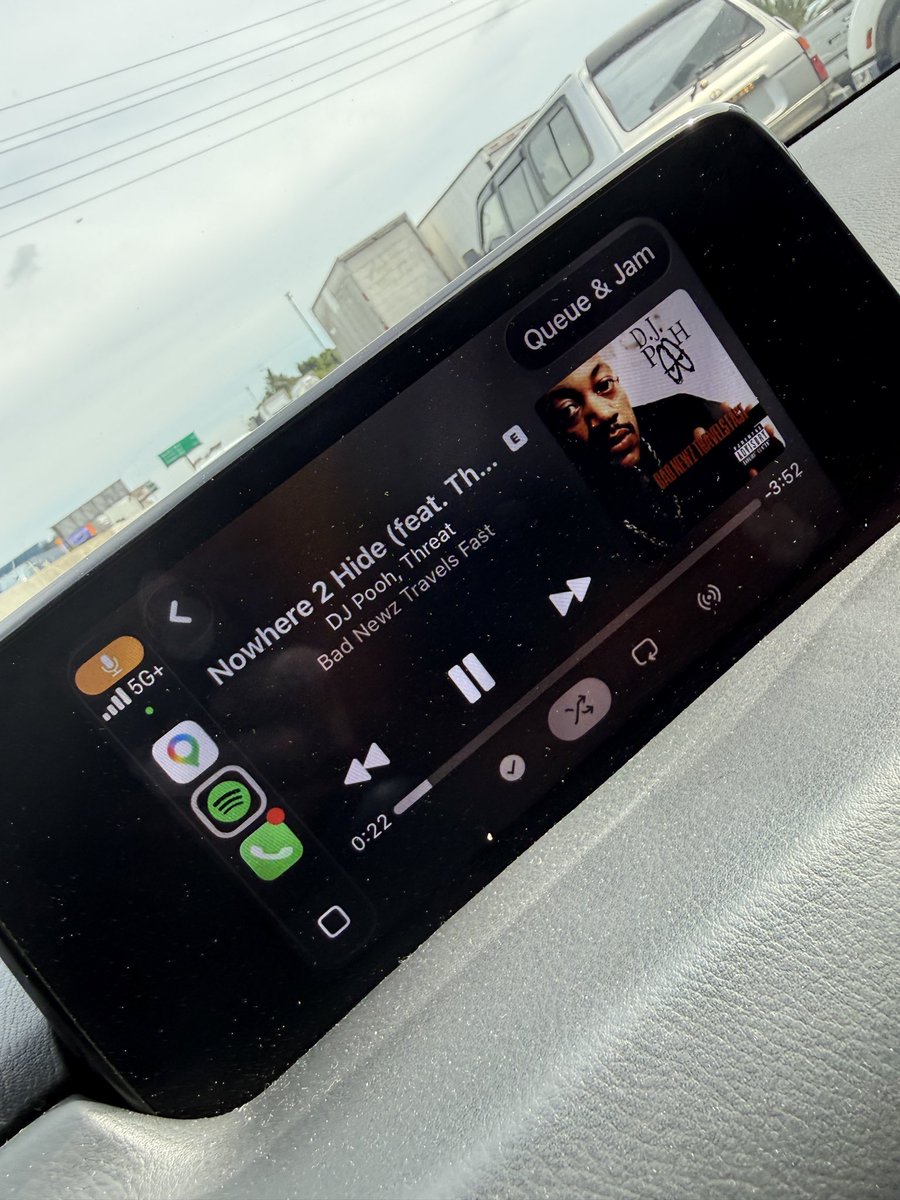 Madmota21's tweet photo. Shout out to my guy @DJPooh for getting me through this 5fwy traffic. https://t.co/qKIZs9qiP2