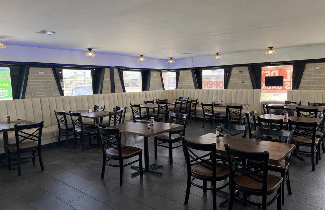 ChrisPye_Shift4's tweet photo. El Rey Lake Charles is leveling up with @Shift4 + @SkytabPOS! 🌮💥 Smooth service, bold flavors, and good vibes all night in Lake Charles. Come taste the upgrade! #MexicanFood #Tacos #AuthenticMexican #LakeCharlesEats https://t.co/xHcRNp5ixF