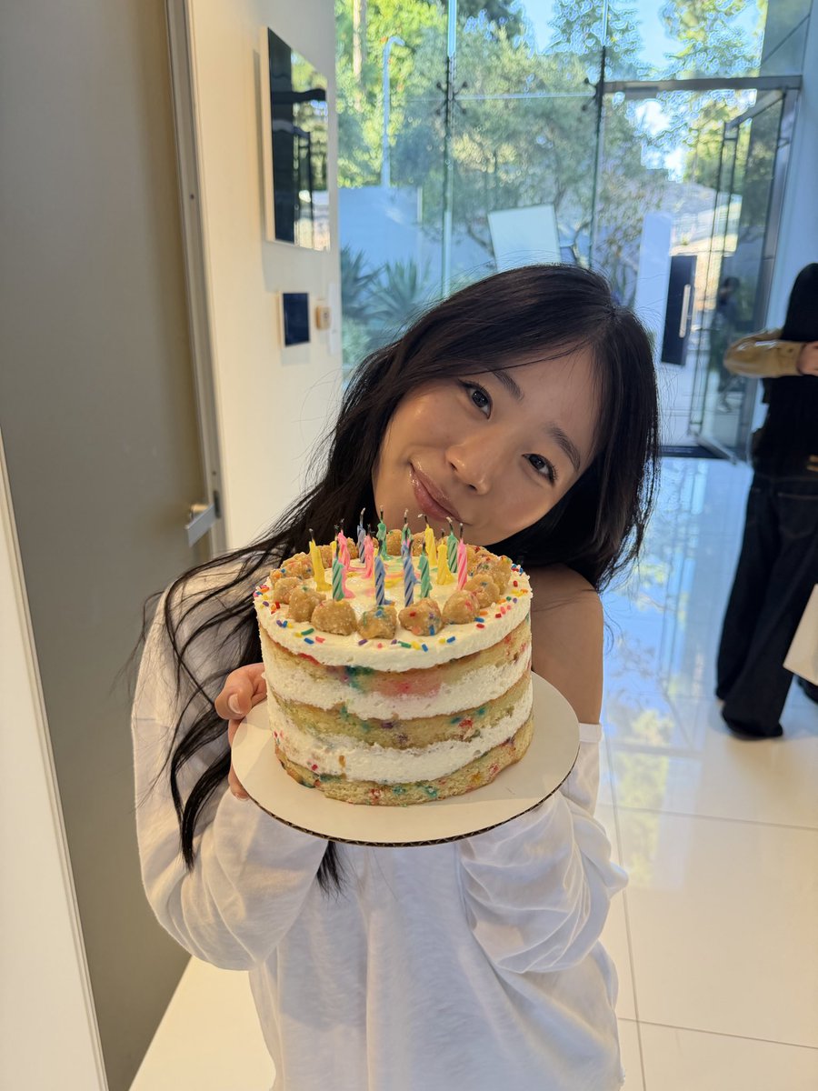 Evelyn Ha tweet media