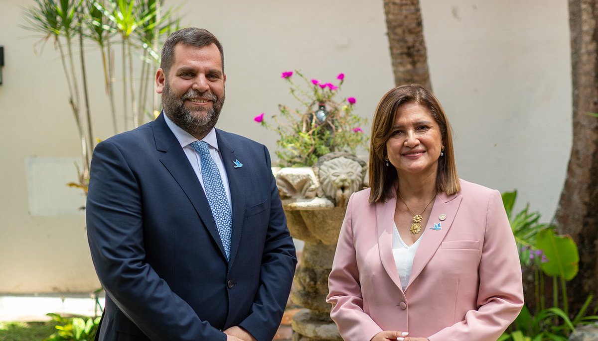 PNUDHonduras's tweet photo. #Honduras, Guatemala y El Salvador lanzan iniciativa trinacional de US$ 4.5 millones que apuesta por #datos, diálogo e inclusión para prevenir #conflictos y fortalecer la #gobernanza hídrica en la región del Trifinio. 🇭🇳🇬🇹🇸🇻🇺🇳🤝 https://t.co/tNgRdHt0mF