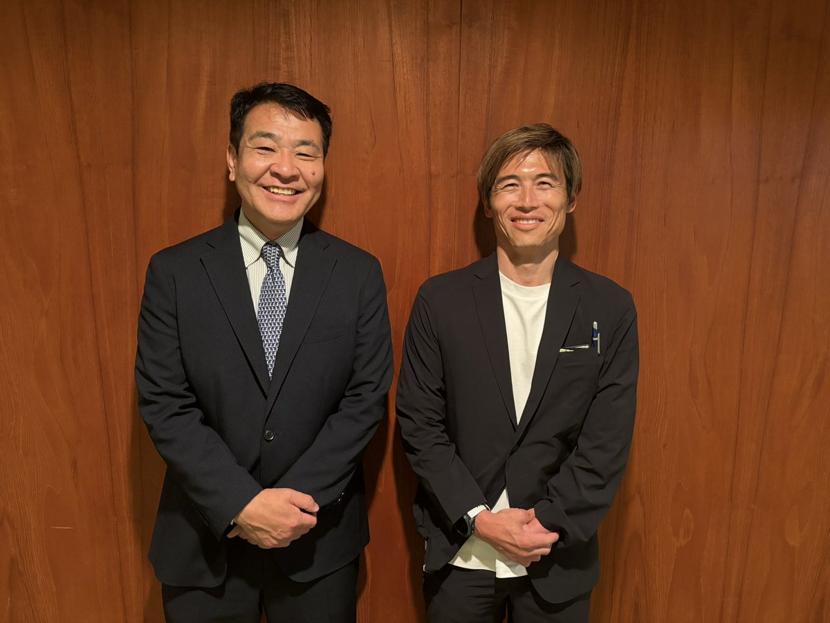 sinzi3710's tweet photo. 本日は、なこや港ライオンズクラブの例会後控室で中日新聞とパラオリンピアンの佐藤圭一選手と打ち合わせです。 https://t.co/4YhD6M92DO