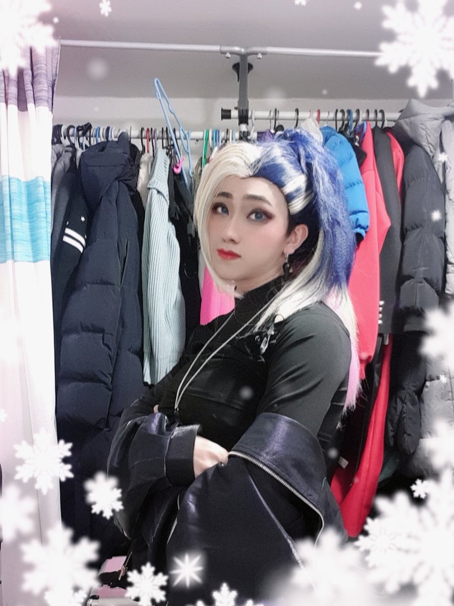 타나 tweet media