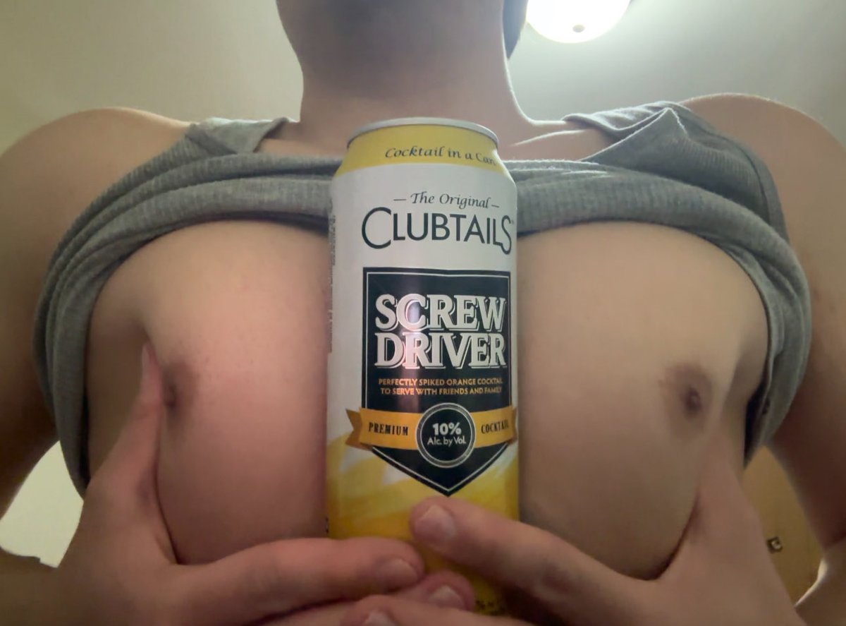 tittiboiii's tweet photo. tipsy btw https://t.co/zcWHRr84WD