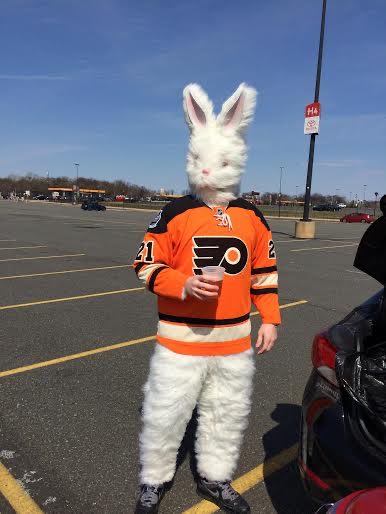 gearboy33's tweet photo. @FlyersAlumni @SportsTripsPHL Pic taken before Flyers Penguins game on Easter back in 2015.  Big win. On the way out, everyone wanted a pic and I took a lot. But when some penguins fans asked, I had to tell them they were bad kids and I hopped away. https://t.co/l8LCHGvj97