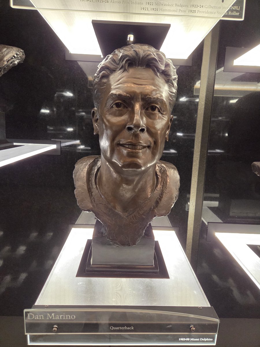 NickDyer_QB's tweet photo. Made it to Ohio for my visit at Oberlin College tomorrow and Saturday. Had a day to burn so we went to the Pro Football Hall of Fame. Got to hold a real HOF ring. Amazing day! Thanks, Mom! @Yeo_Football https://t.co/wySpyDKTCL