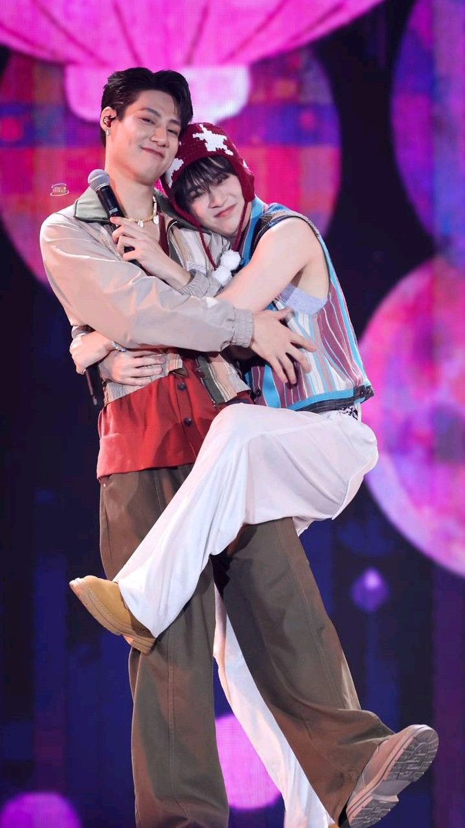 🐰⚡️| SailubPon as... multicolor ❤️🩷💚💙💜🖤🤍

🧶

#SailubPon #สายลับภณ
#SpySailub #PonThanapon
#Winwinds