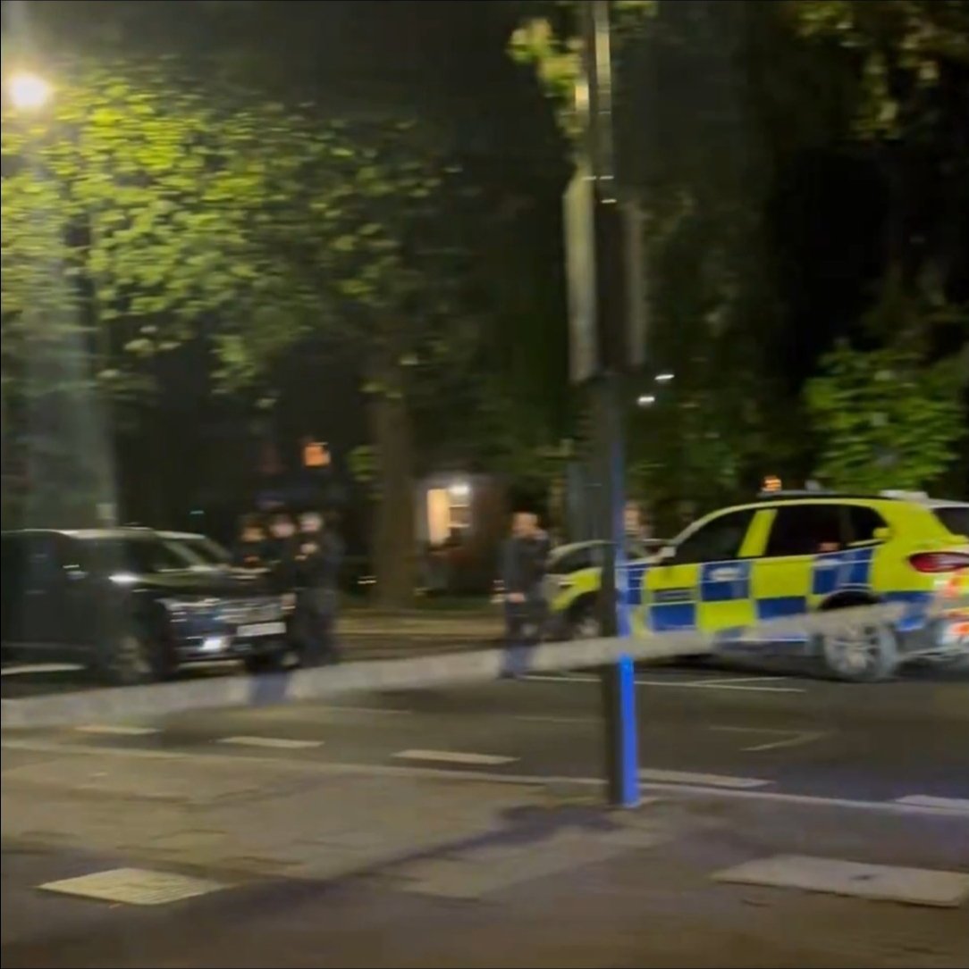 AhadX's tweet photo. Transnational repression playing out on the streets of London.

The HQ of Persian-language TV channel Iran International @IranIntl_En was targeted in a firebomb attack yesterday. Police arrested 3 suspects (16, 19, 21) following a car chase.

This follows recent arson incidents involving a synagogue in Finchley and Jewish ambulances in Golders Green.

Attacks on opponents of the Islamic Republic and the Jewish community appear to be increasing, with 4 arson-related cases in 3 weeks, alongside numerous assault cases against the diaspora.

The @metpoliceuk  have been notably proactive, making arrests swiftly.

#TransnationalRepression