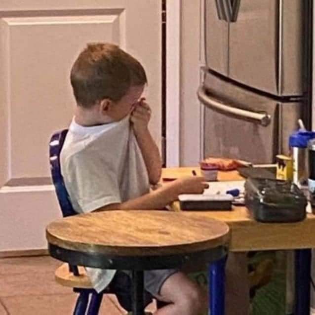 "Una mente ocupada no piensa en nada ni llora por nada." 

Yo bien ocupado