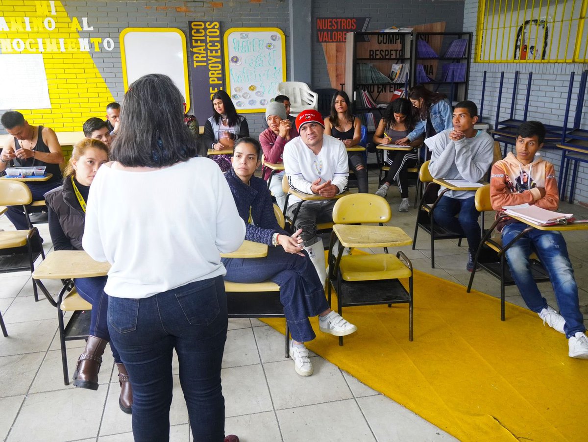 MinjusticiaCo's tweet photo. Hoy las cárceles son mejores gracias a una mujer lesbiana.

El caso de una mujer privada de la libertad que luchó por su derecho a la visita íntima transformó el reglamento del @INPEC_Colombia. Esto ha llamado la atención de otros sistemas penitenciarios en el mundo, pero los cambios no se quedan ahí. 
#LiberarAfectos #MartaÁlvarez