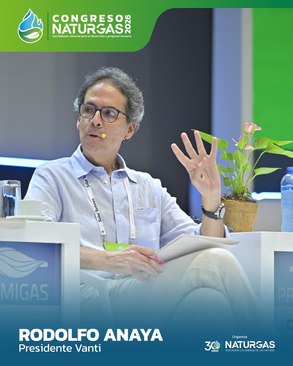 NaturgasCol's tweet photo. 🎙️ Rodolfo Anaya (@RodolfoAnayaA), presidente de @grupovanti, señaló que garantizar que el gas llegue a los usuarios implica resolver retos clave: precios del gas nacional e importado, infraestructura de transporte y fenómenos climáticos como El Niño. Destacó que, aunque el gas natural es valorado por su confiabilidad y beneficios ambientales, el sector enfrenta una pérdida de competitividad que debe atenderse con urgencia.