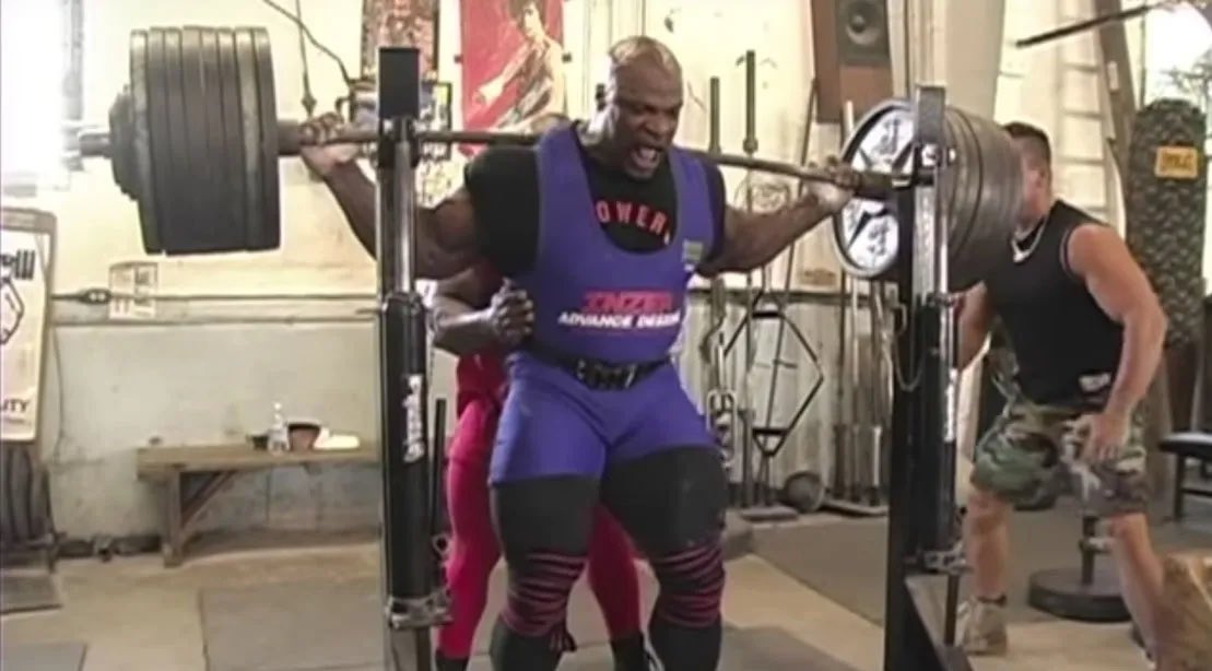 hovmatic's tweet photo. Me in the gym vs my headphones https://t.co/2euCVJdjQg