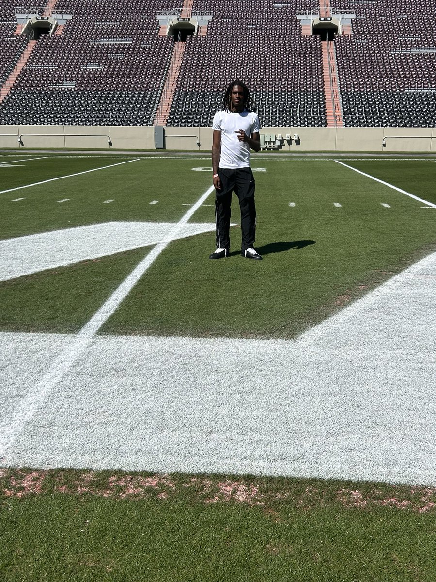 JamirMitchell22's tweet photo. Had a great day up at Virginia tech with the guys I Appreciate @arketa_banks and staff for the opportunity to get on campus and watch practice. Looking forward to getting back and continuing to build. Also had a Great Talk with @CoachCongo54 !
@ravafit @CaryCoaching101 @KennieP6 https://t.co/LDEGXtC7nu