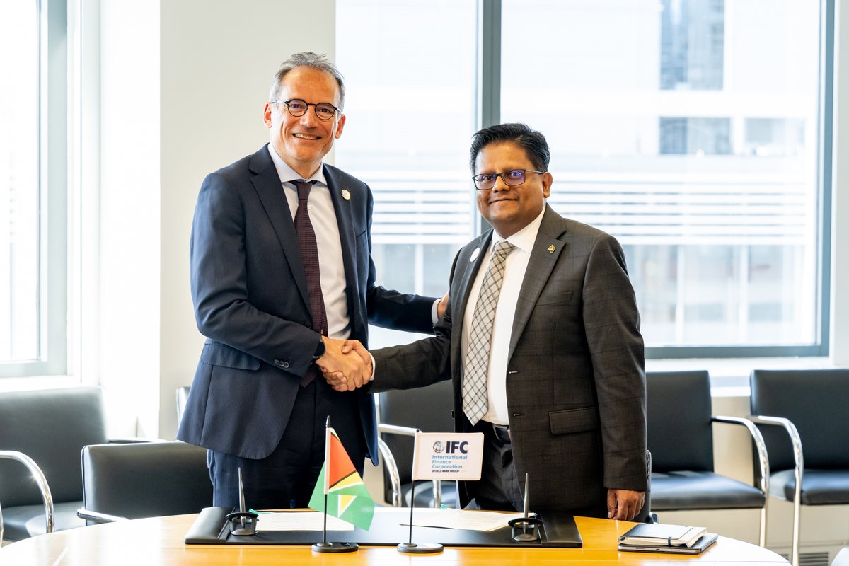 IFC_LAC's tweet photo. The @WorldBankGroup is strengthening its partnership with #Guyana 🇬🇾.

The Government of Guyana and IFC signed the WBG Establishment Agreement—a key milestone to scale private sector development, support job creation, and deepen impact in the country.

#WBGMeetings https://t.co/KplUZpabkm